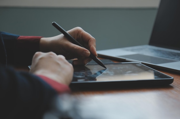 Design course options and creative learning paths